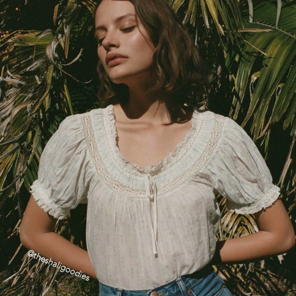 Doen White Blouse with Lace Details